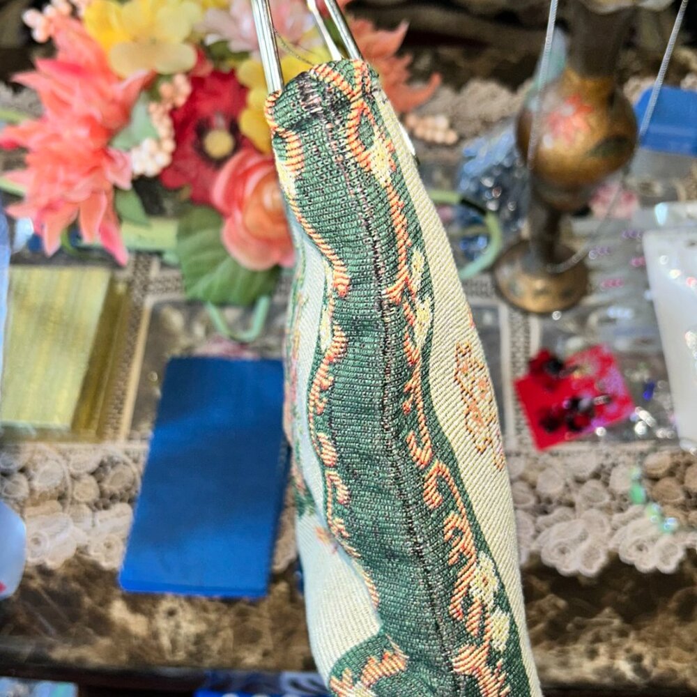 Vintage Floral Tapestry Handbag - Picture 2 of 7
